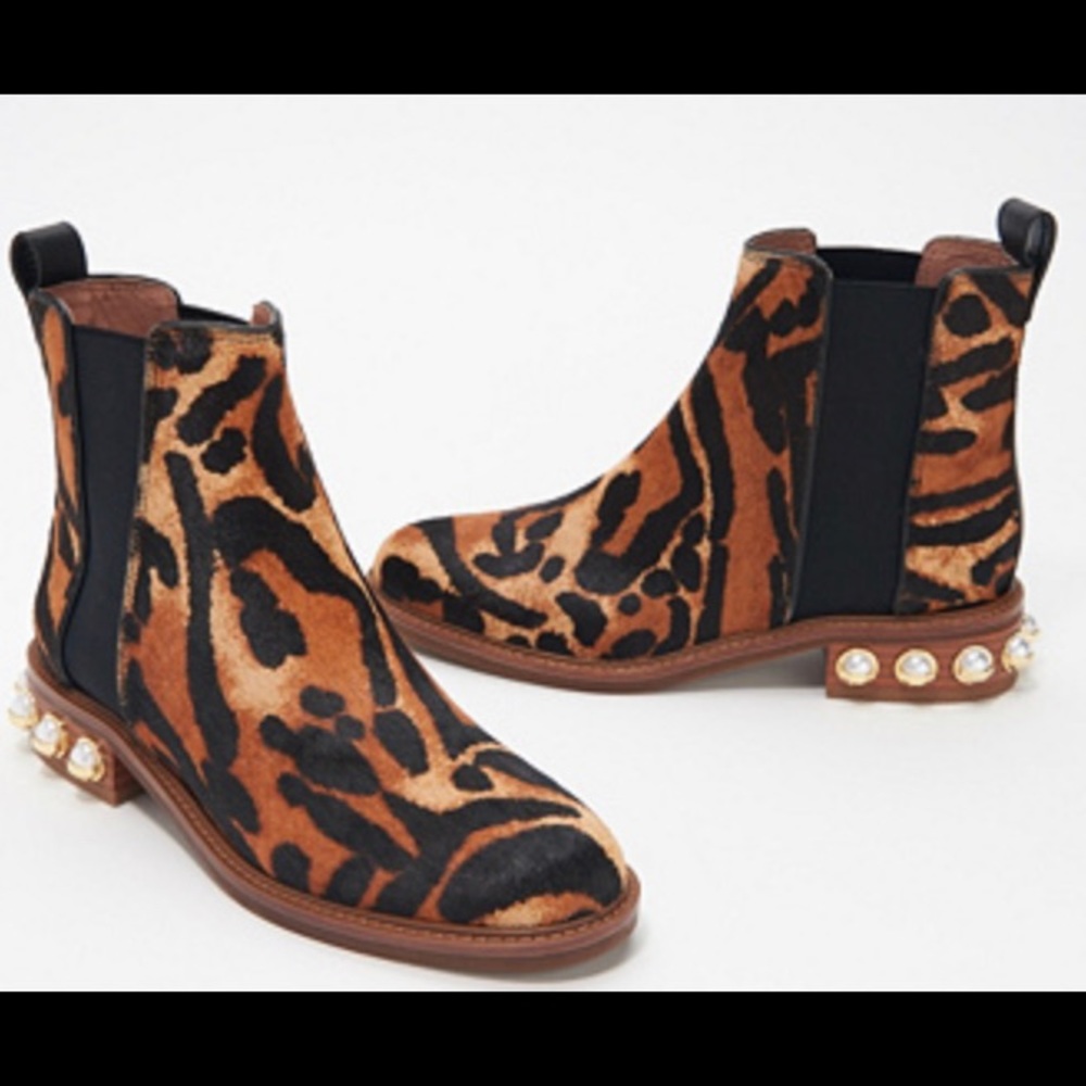 TIGER PRINT STUDDED CHELSEA BOOT